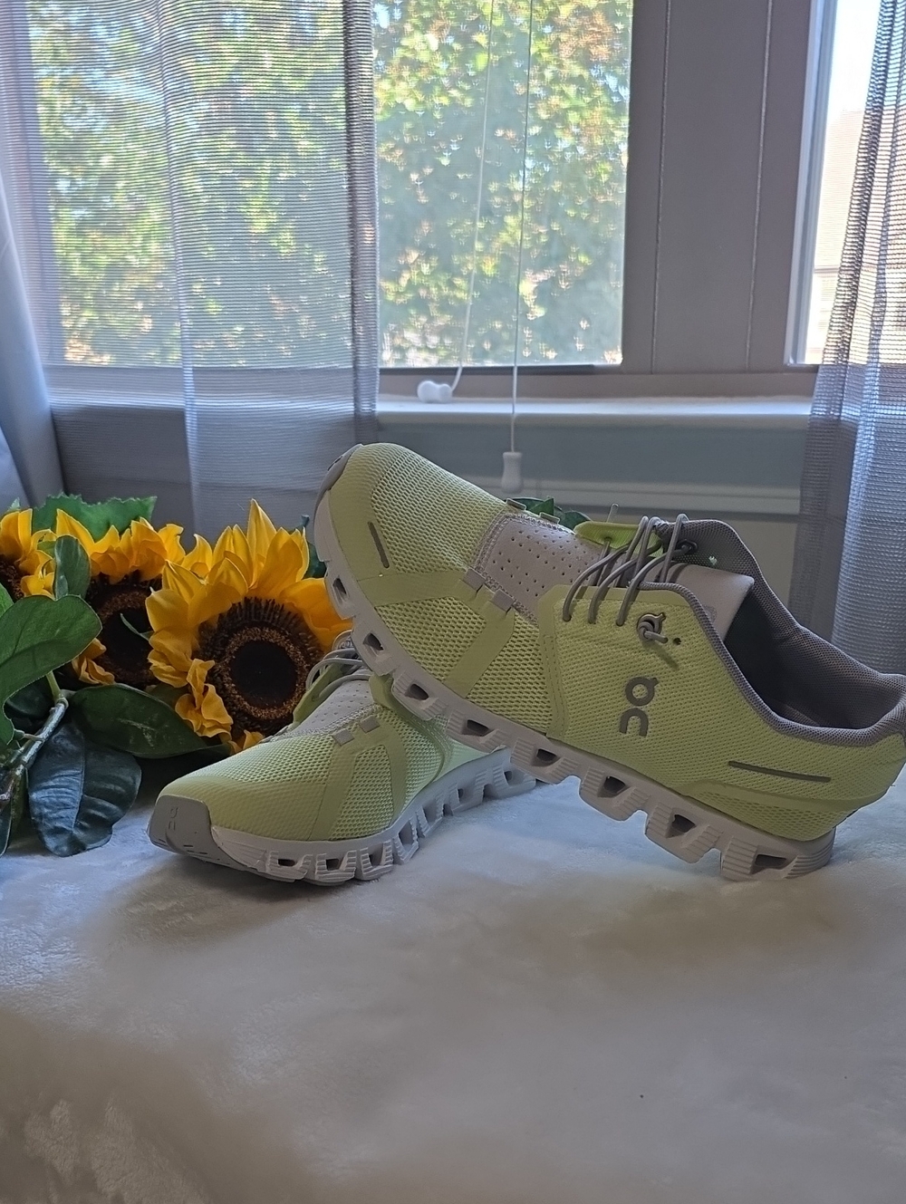 On Running Women's Light Green and Gray Cloudswift Sneakers